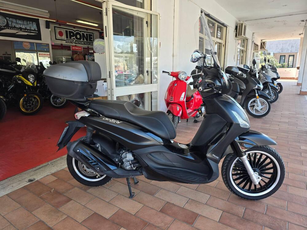 Piaggio Beverly 300 i.e. Police ABS-ASR (2017 - 20) (3)