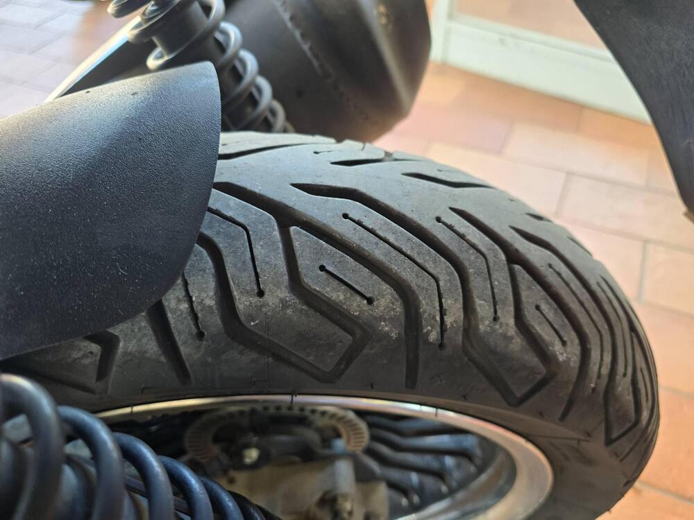 Piaggio Beverly 300 i.e. Police ABS-ASR (2017 - 20) (7)