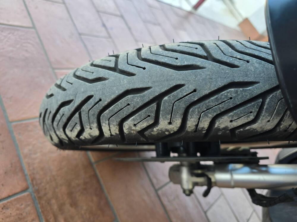 Piaggio Beverly 300 i.e. Police ABS-ASR (2017 - 20) (8)