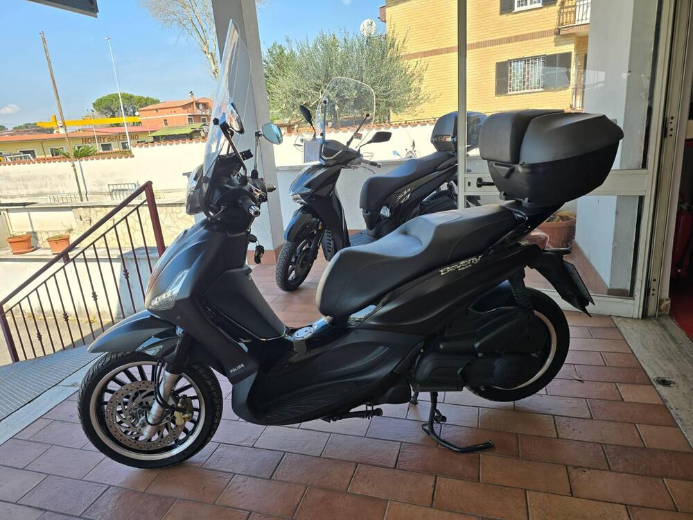 Piaggio Beverly 300 i.e. Police ABS-ASR (2017 - 20) (4)