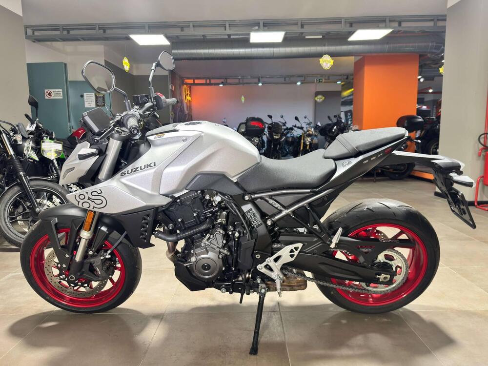 Suzuki GSX-8S (2025 - 26) (4)