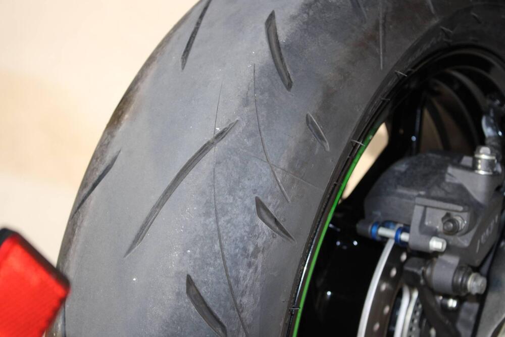 Kawasaki Z 900 SE (2022 - 24) (7)