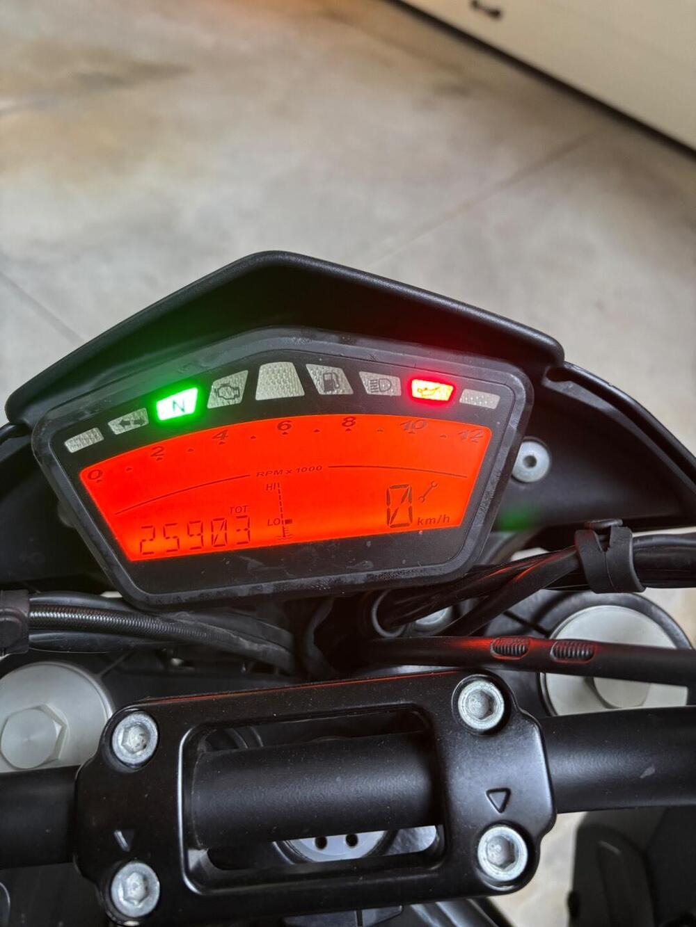 Ducati Hypermotard 796 (2012) (5)