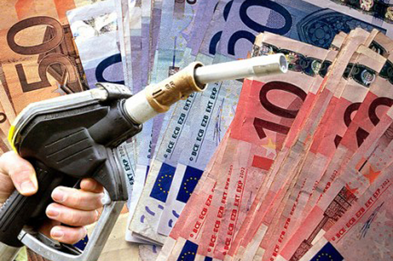 Carburanti, il petrolio erode il taglio delle accise: il diesel torna verso i 2 euro al self service