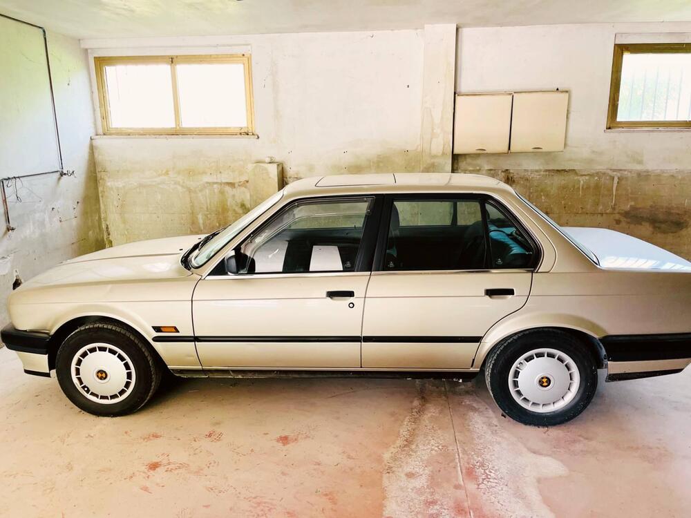 BMW 318i d'epoca a Perugia (7)