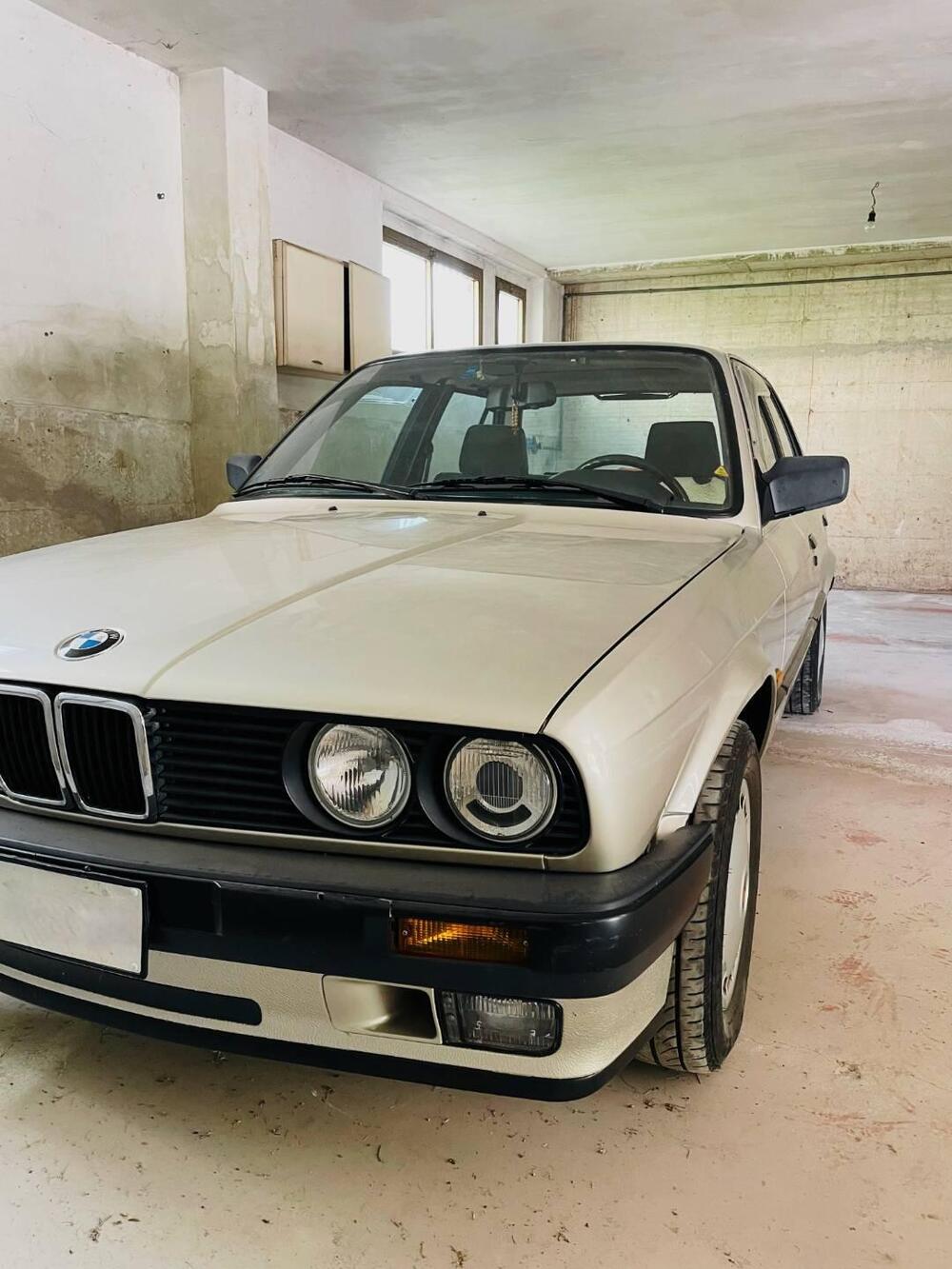 BMW 318i d'epoca a Perugia