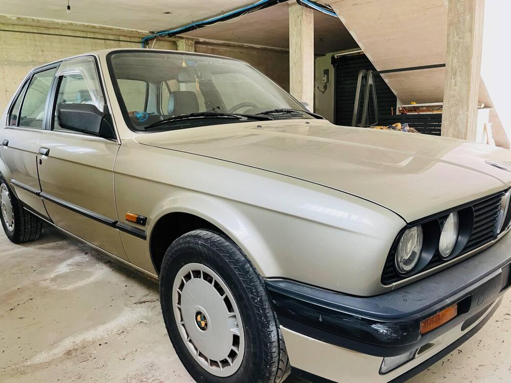 BMW 318i d'epoca a Perugia (3)