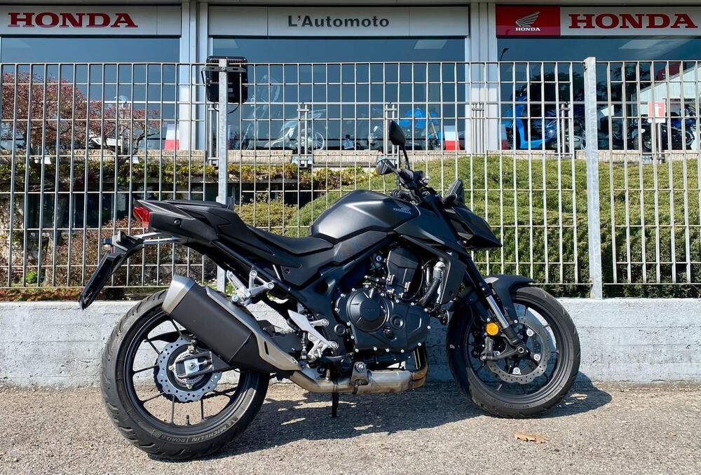 Honda CB 750 Hornet (2025) (5)