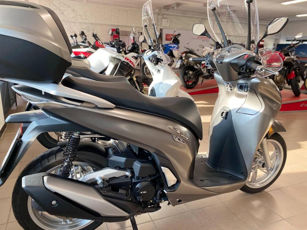 Honda SH 350 (2021 - 24) (8)