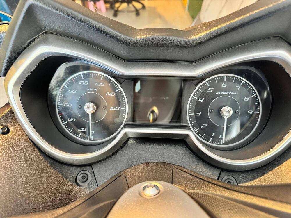 Yamaha X-Max 300 Tech Max (2021 - 24) (2)