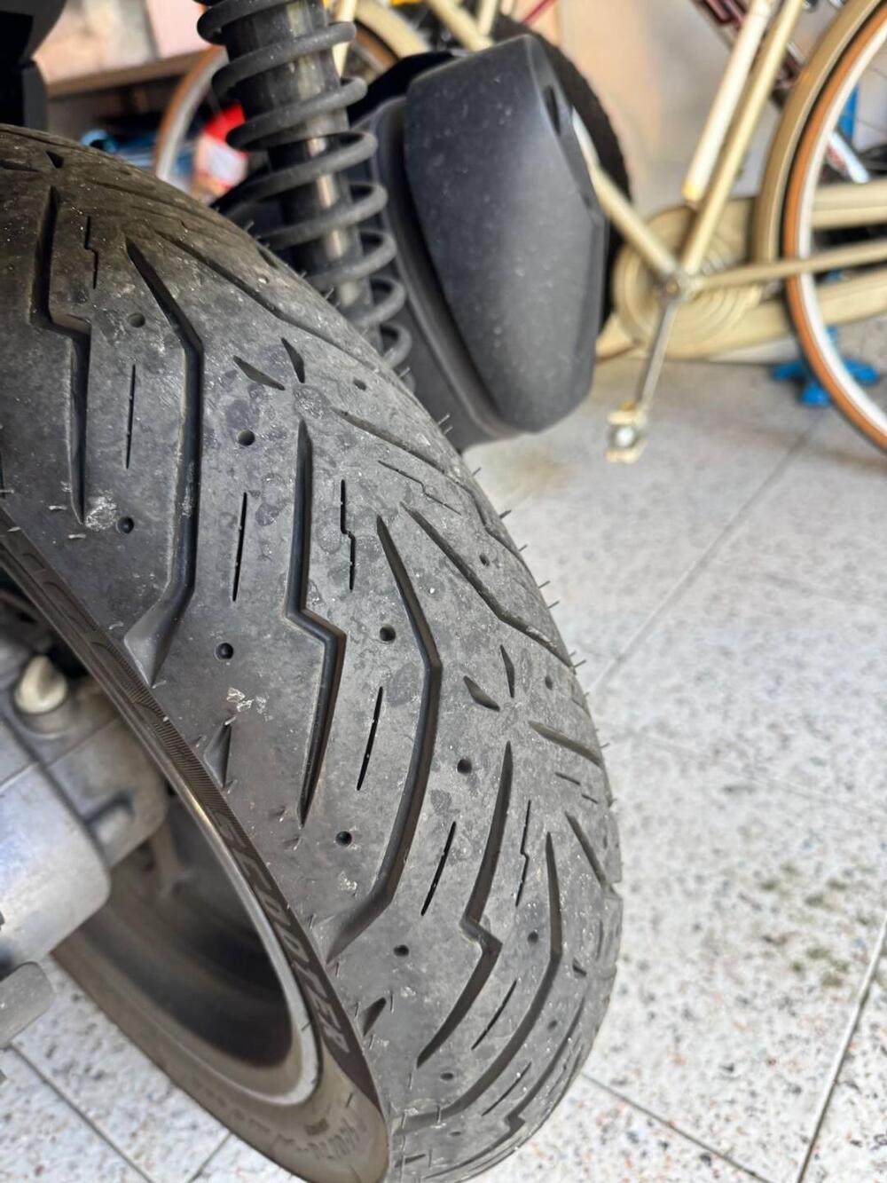 Yamaha X-Max 300 Tech Max (2021 - 24) (4)