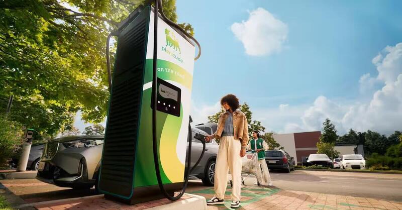 Ricaricare bene, non solo ricaricare in fretta: Plenitude e Pininfarina ripensano gli spazi della mobilit&agrave; elettrica