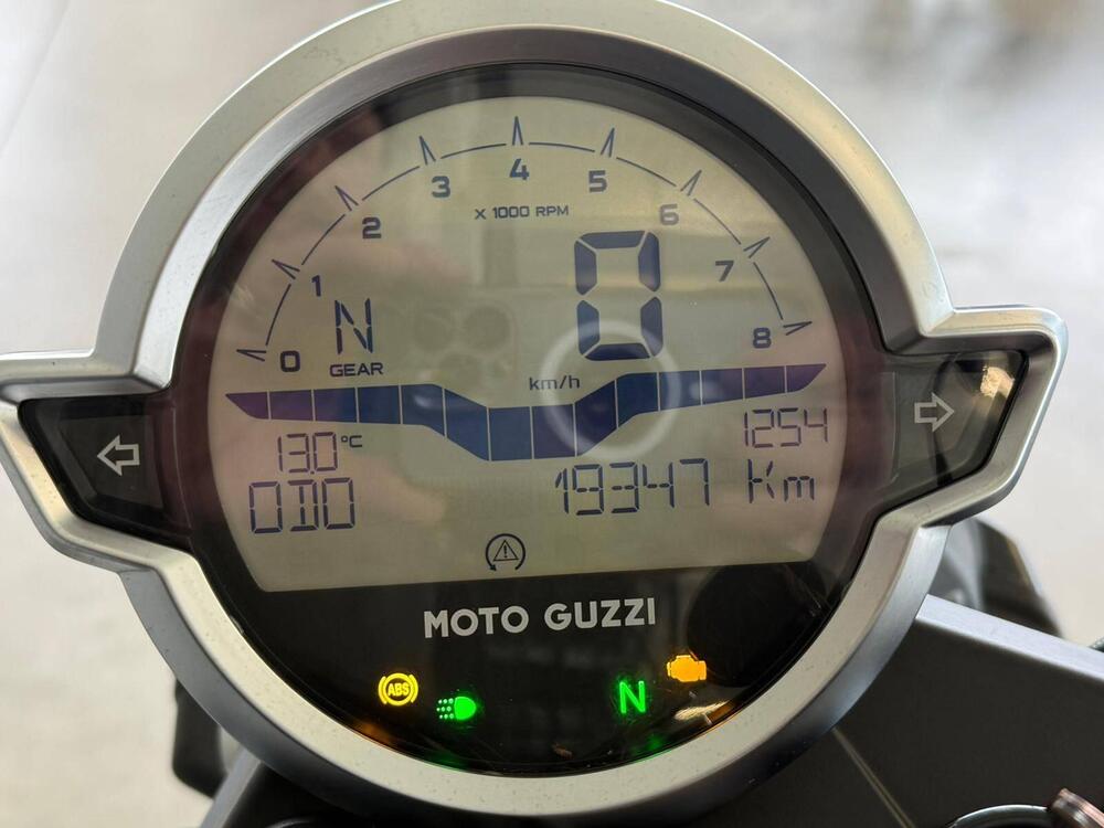 Moto Guzzi V7 Stone Centenario (2021 - 22) (5)