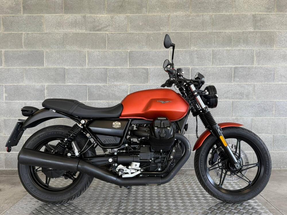 Moto Guzzi V7 Stone Centenario (2021 - 22) (2)
