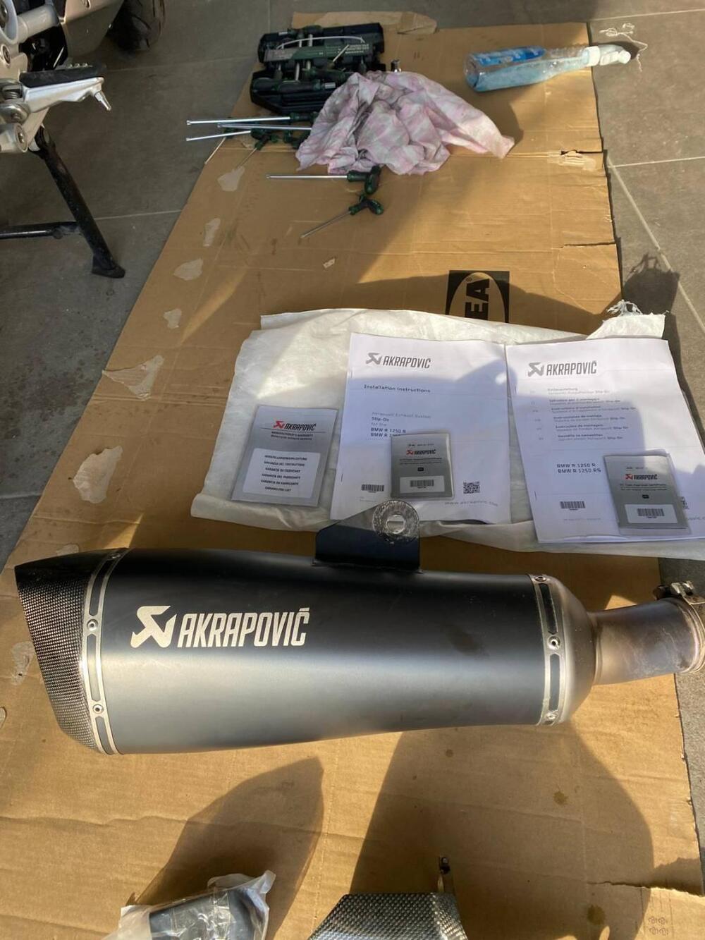 Marmitta silenziatore AKRAPOVIC (3)
