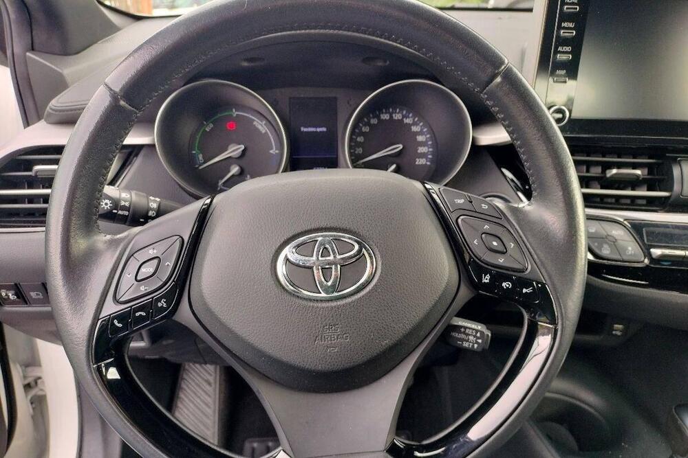 Toyota Toyota C-HR usata a Catania (11)