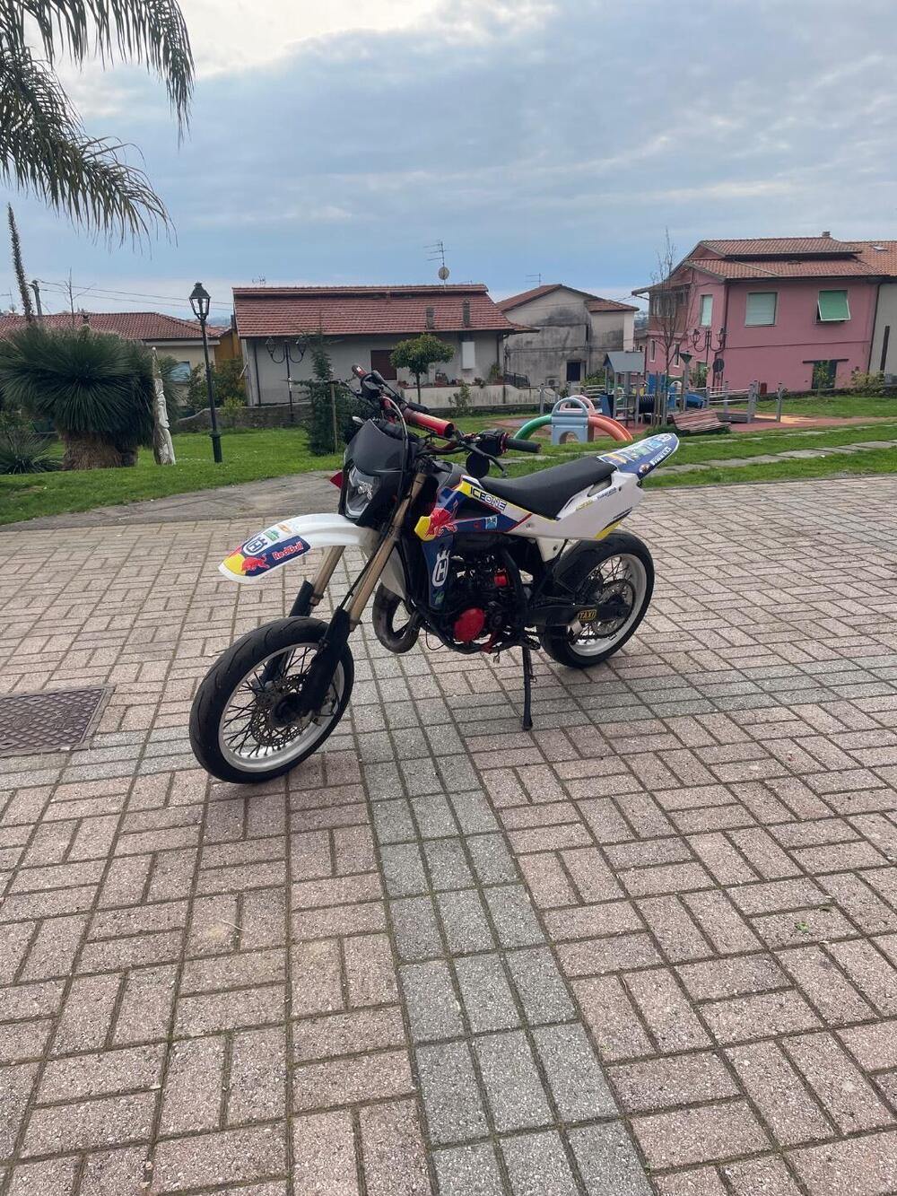 Husqvarna SM 125 (2009) (3)