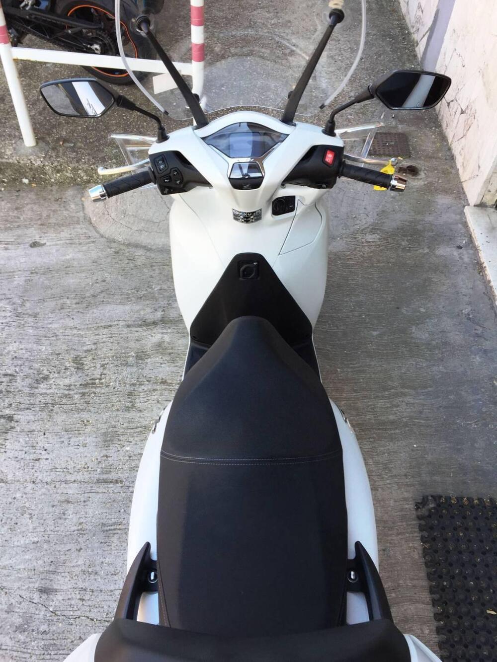 Honda SH 350 (2021 - 24) (9)