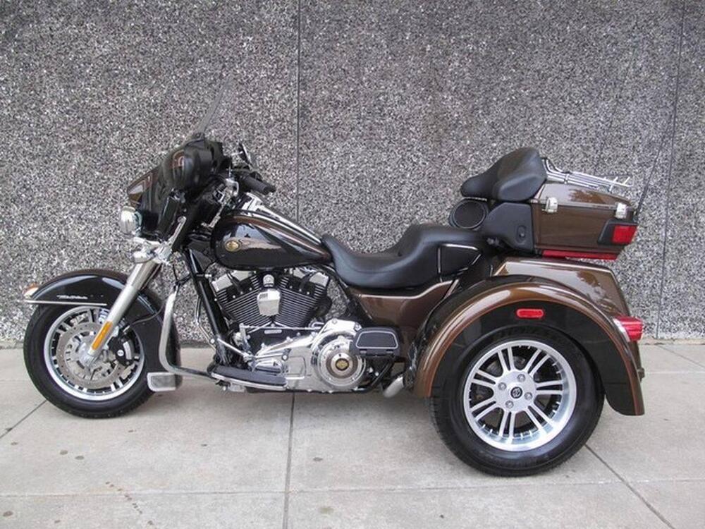 Harley-Davidson 107 Tri Glide Ultra Classic (2014 - 15) - FLHTCUTG (2)