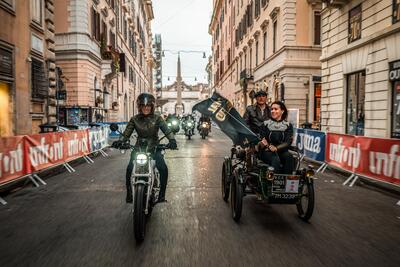 Il futuro e la storia di Royal Enfield in parata per la Maratona di Roma