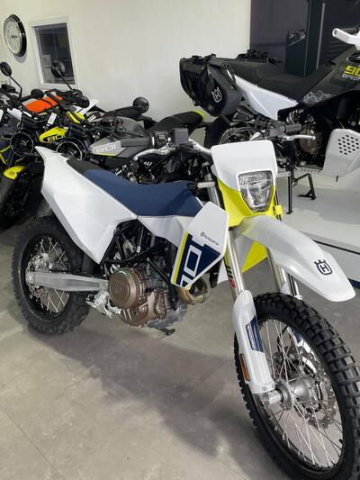 Husqvarna 701 Enduro (2026) nuova