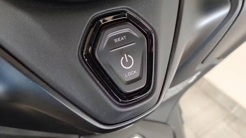 Yamaha T-Max 560 (2022 - 24) (4)