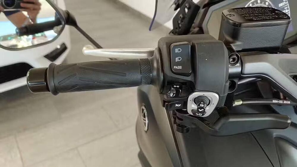 Yamaha T-Max 560 (2022 - 24) (12)