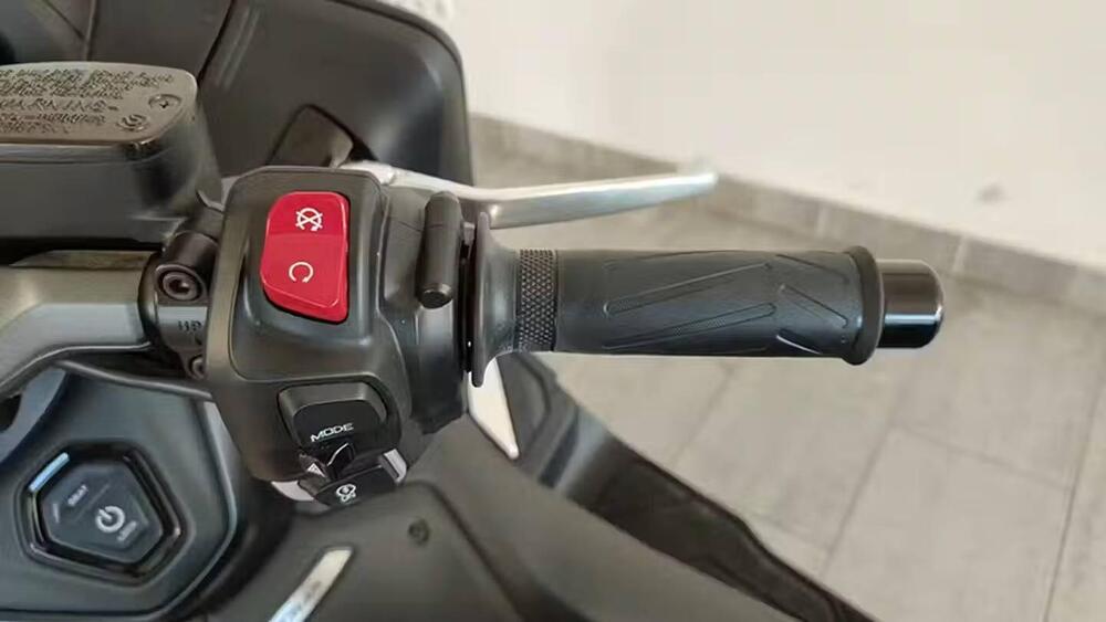 Yamaha T-Max 560 (2022 - 24) (15)