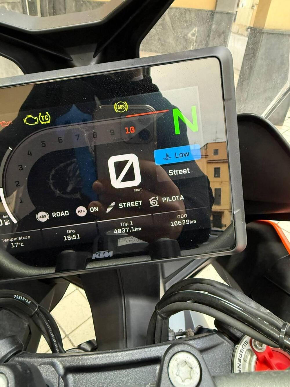 KTM 1290 Super Duke GT (2022 - 25) (4)