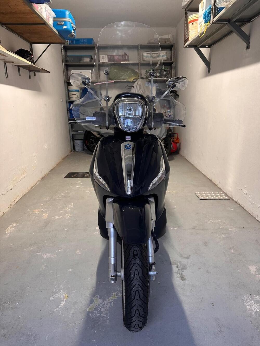 Piaggio Beverly 300 i.e. ABS-ASR (2016 - 20) (3)