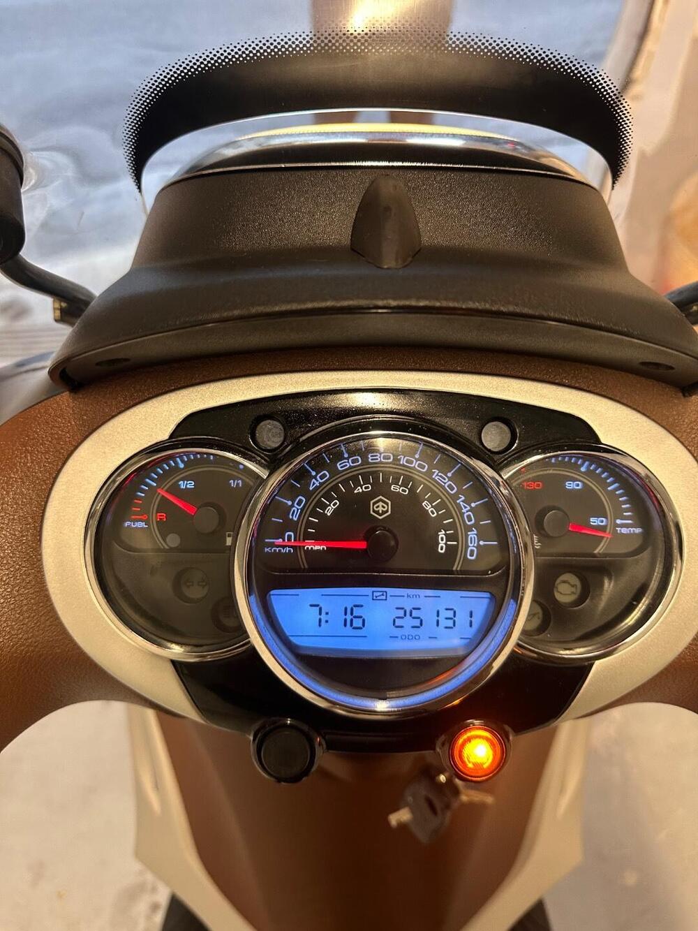 Piaggio Beverly 300 i.e. ABS-ASR (2016 - 20) (7)