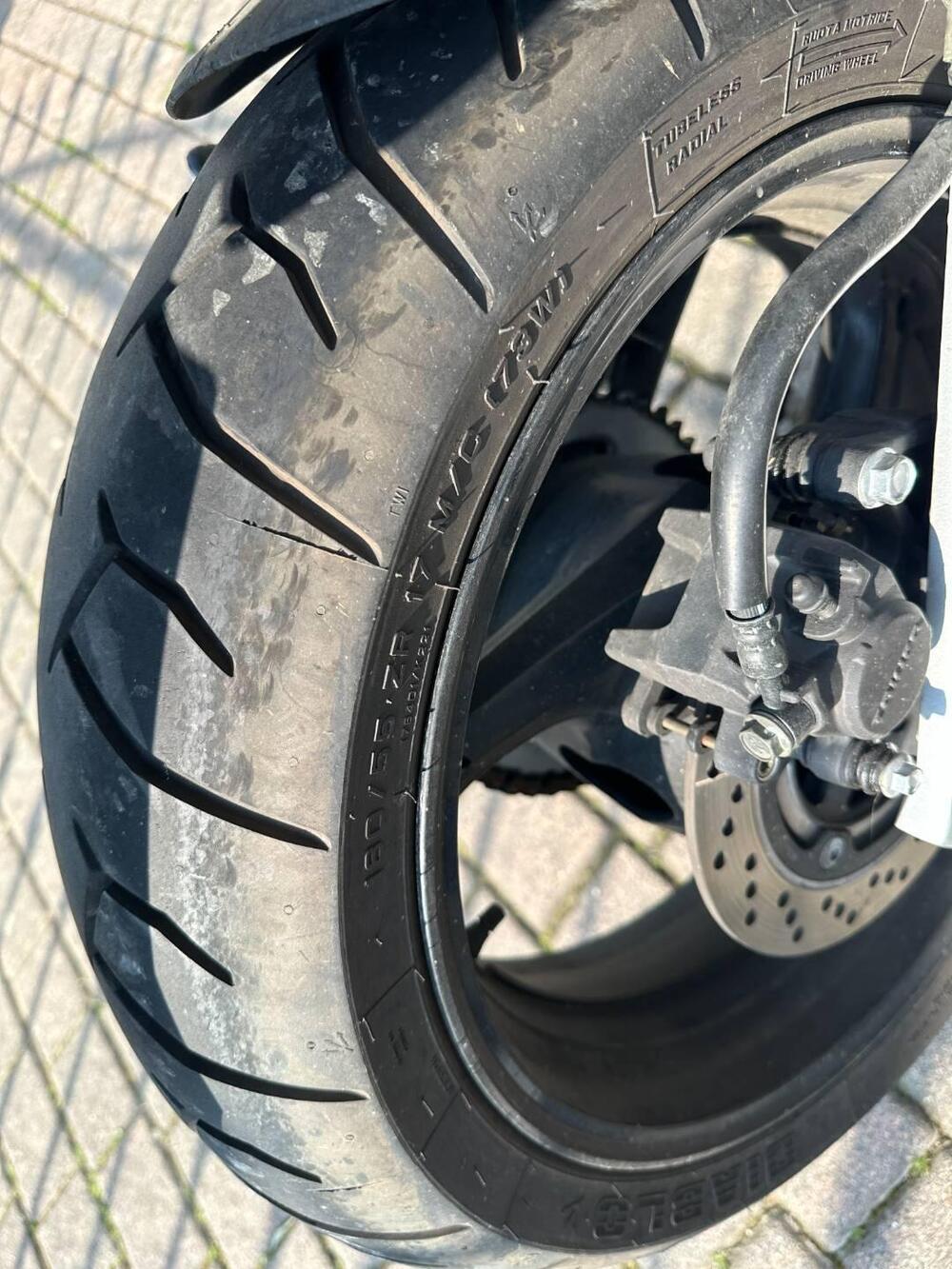 Suzuki GSR 600 (2006 - 11) (4)