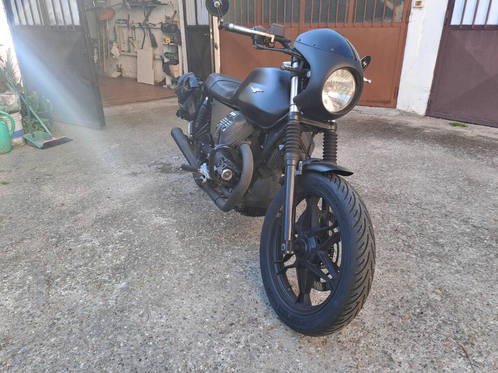 Moto Guzzi V7 III Stone (2017 - 20) (2)