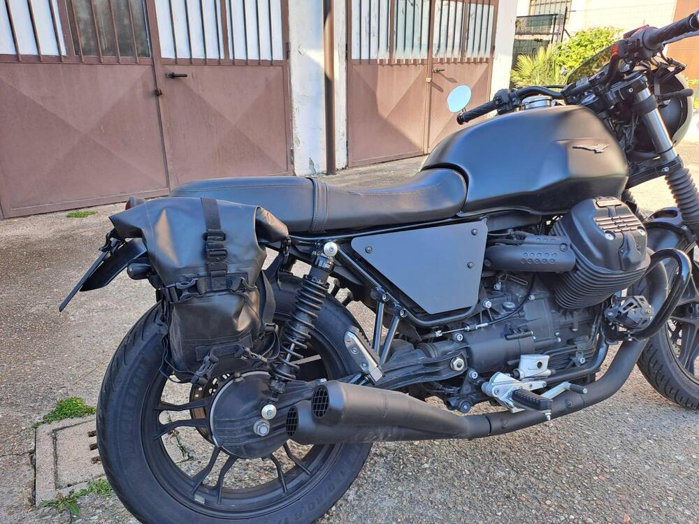Moto Guzzi V7 III Stone (2017 - 20) (3)