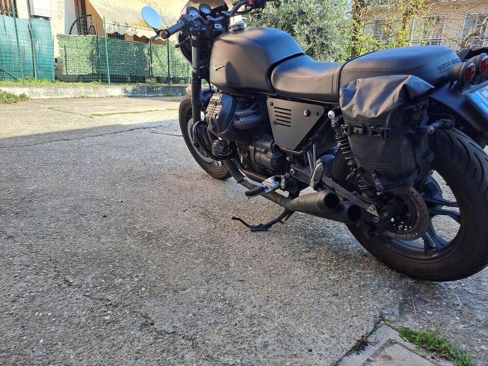 Moto Guzzi V7 III Stone (2017 - 20) (5)