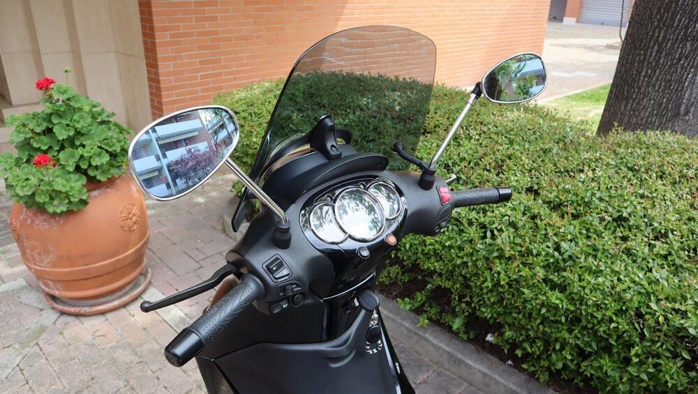 Piaggio Beverly 300 i.e. Police ABS-ASR (2017 - 20) (3)