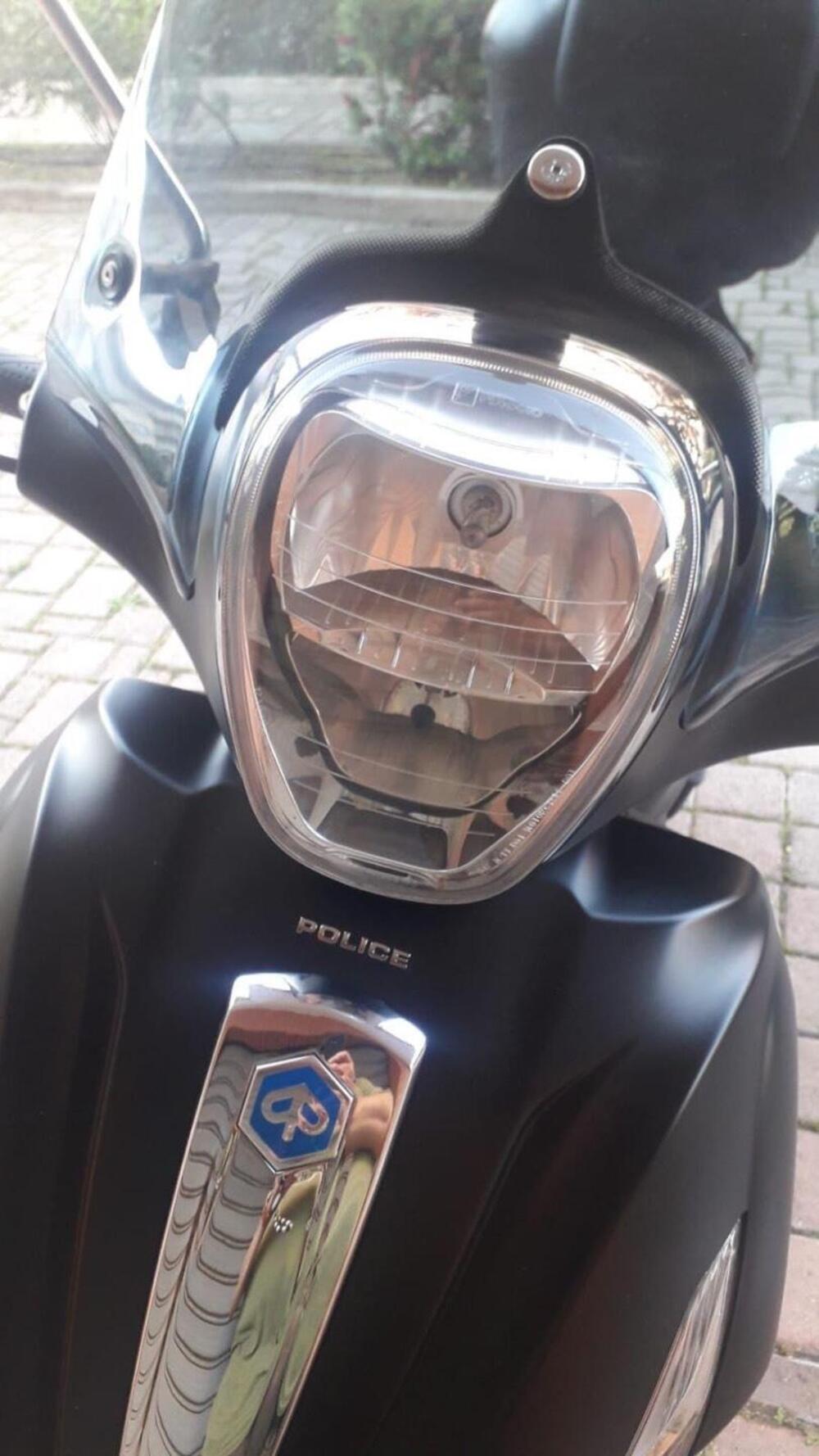 Piaggio Beverly 300 i.e. Police ABS-ASR (2017 - 20) (4)