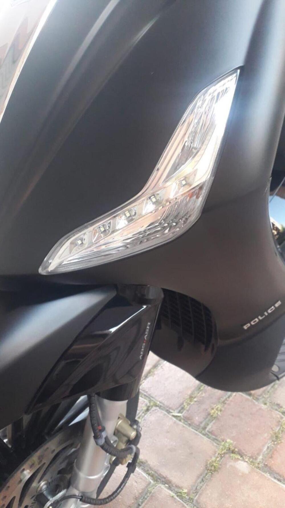 Piaggio Beverly 300 i.e. Police ABS-ASR (2017 - 20) (5)