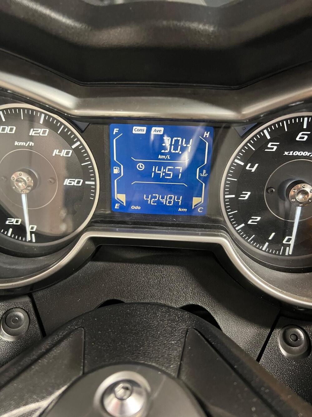 Yamaha X-Max 300 Tech Max (2021 - 24) (9)