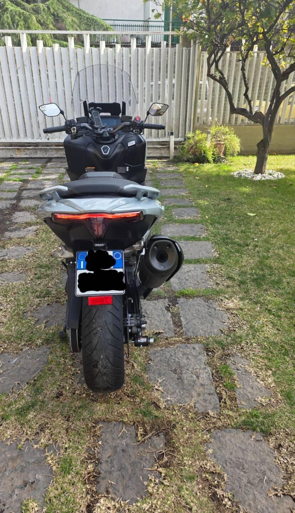 Yamaha T-Max 560 Tech Max (2025 - 26) (2)