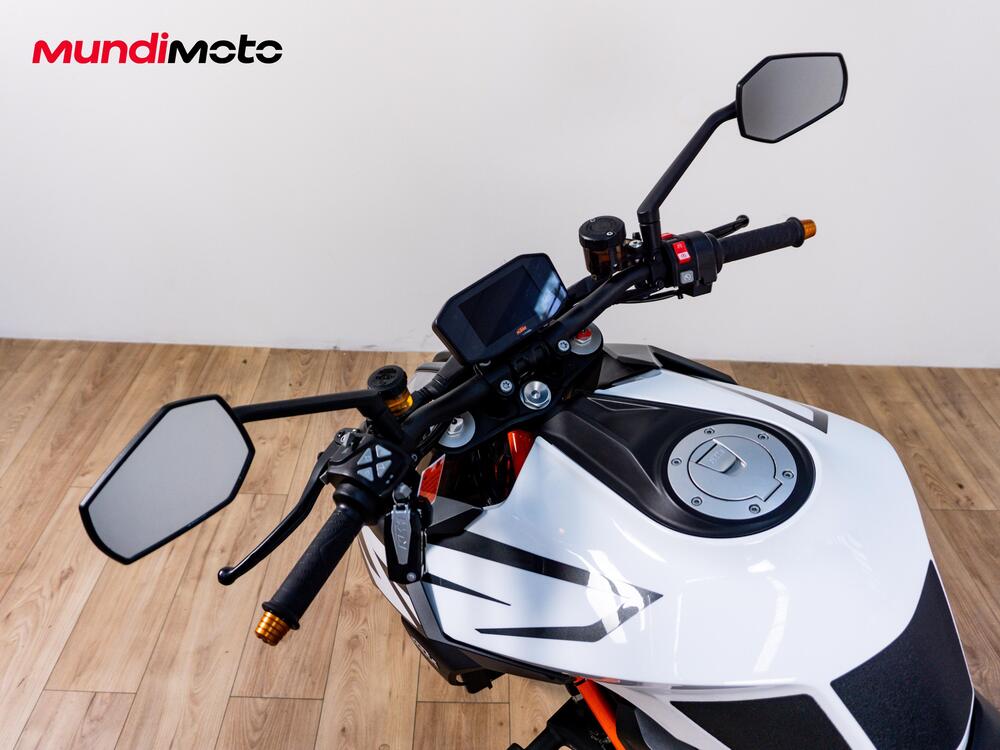 KTM 1290 Super Duke R (2020) (11)