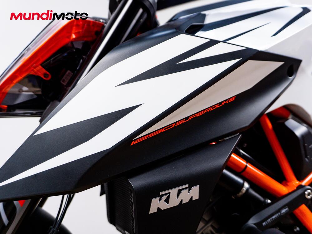 KTM 1290 Super Duke R (2020) (15)