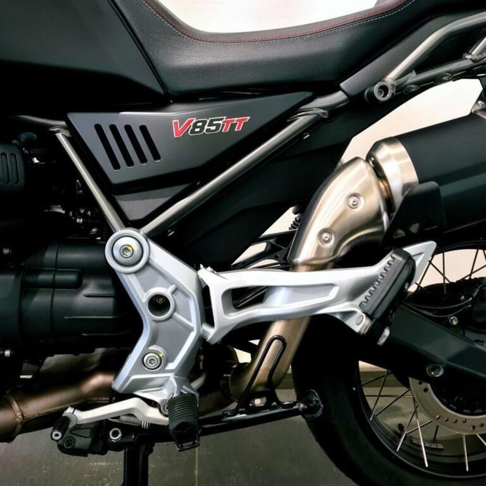 Moto Guzzi V85 TT (2021 - 23) (11)