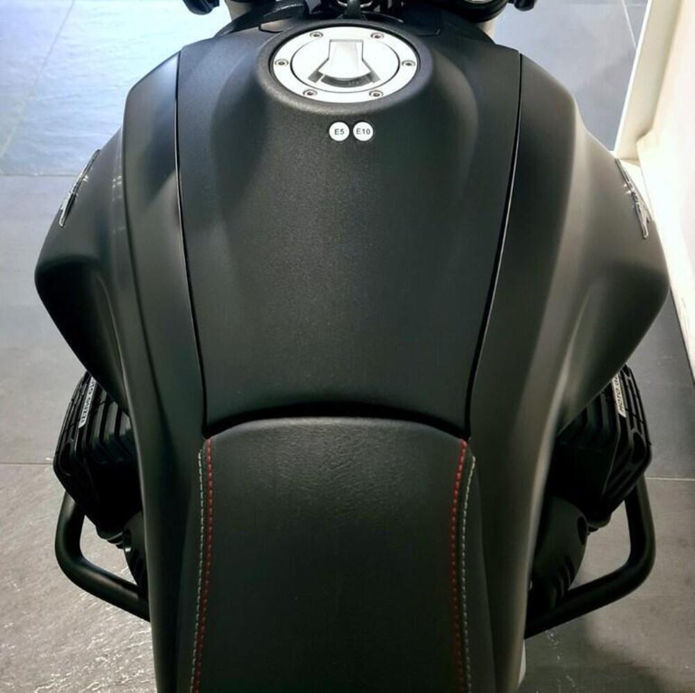 Moto Guzzi V85 TT (2021 - 23) (6)