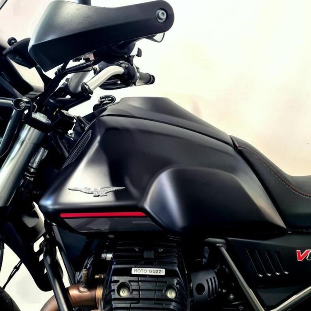 Moto Guzzi V85 TT (2021 - 23) (9)