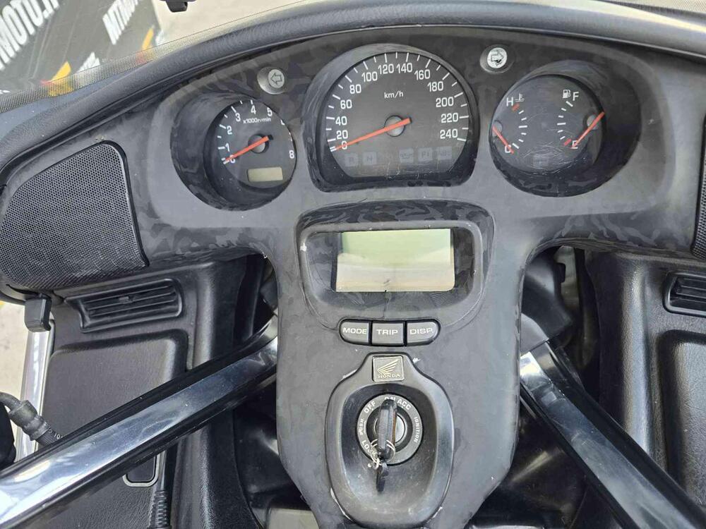 Honda GL 1800 Gold Wing (2000 - 05) (15)