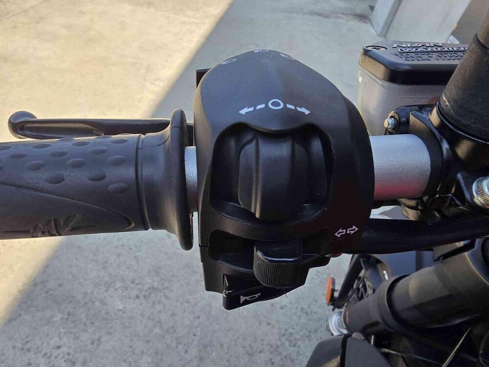 MV Agusta Brutale 800 Rosso (2021 - 23) (8)