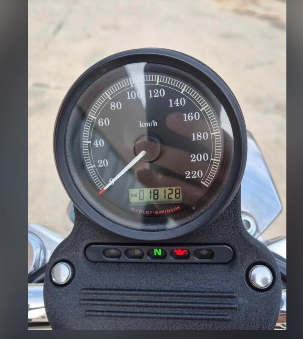 Harley-Davidson 883 Custom (2008 - 12) - XL 883C (3)