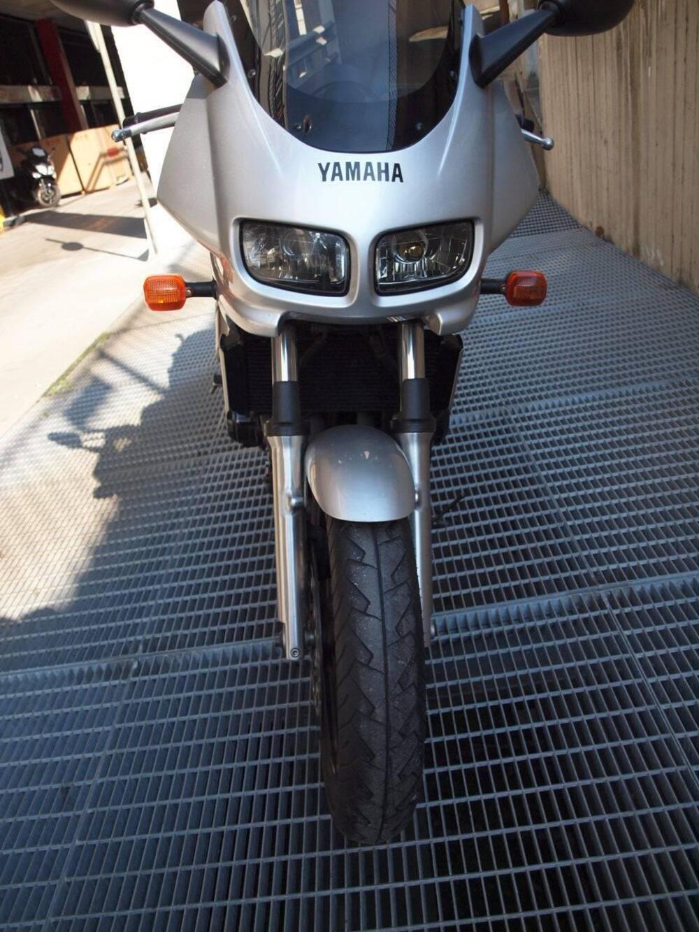 Yamaha FZS 600 Fazer S (2000 - 04) (2)
