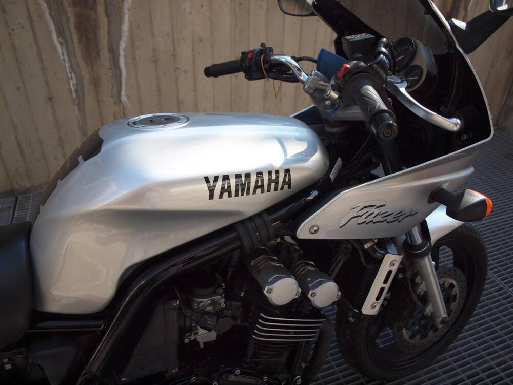 Yamaha FZS 600 Fazer S (2000 - 04) (4)